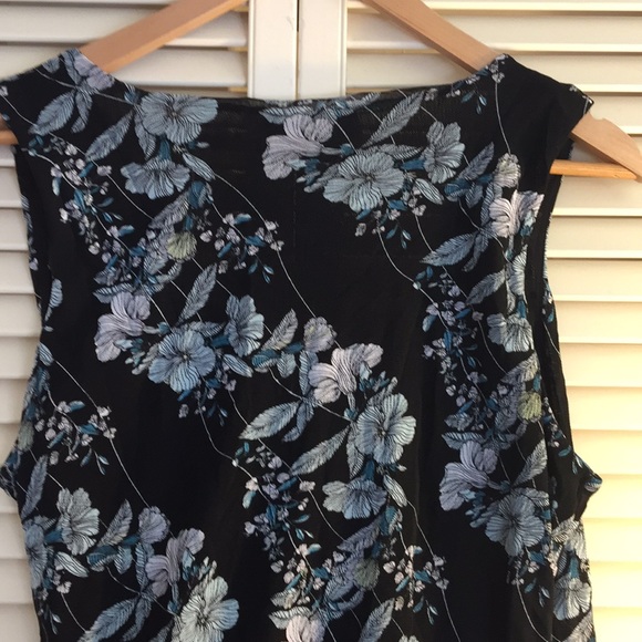 Nine & Co front wrap tank - Picture 4 of 4